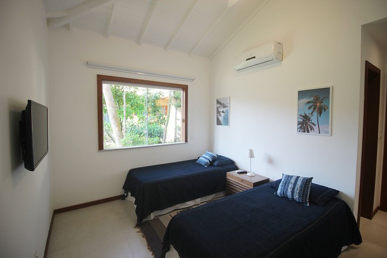 MG56 - Linda casa em condomínio em Manguinhos.