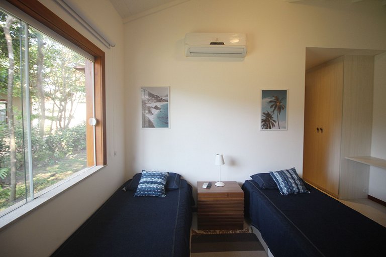 MG56 - Linda casa em condomínio em Manguinhos.
