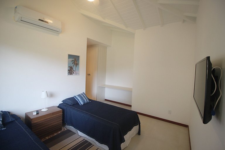 MG56 - Linda casa em condomínio em Manguinhos.