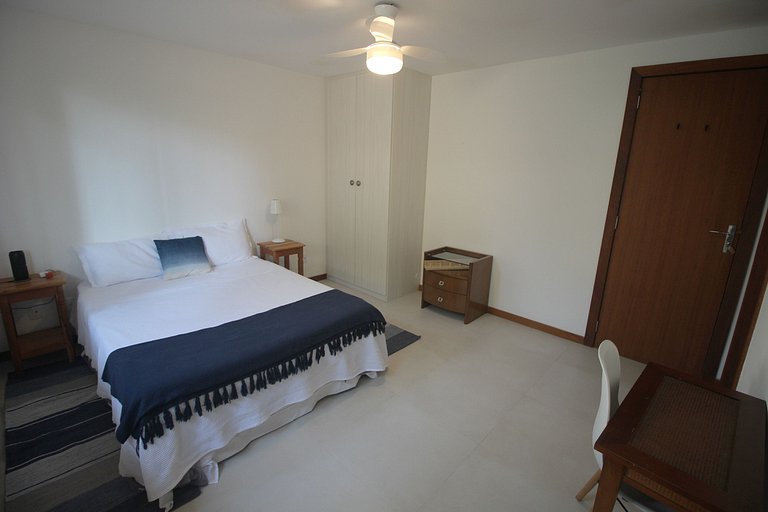 MG56 - Linda casa em condomínio em Manguinhos.