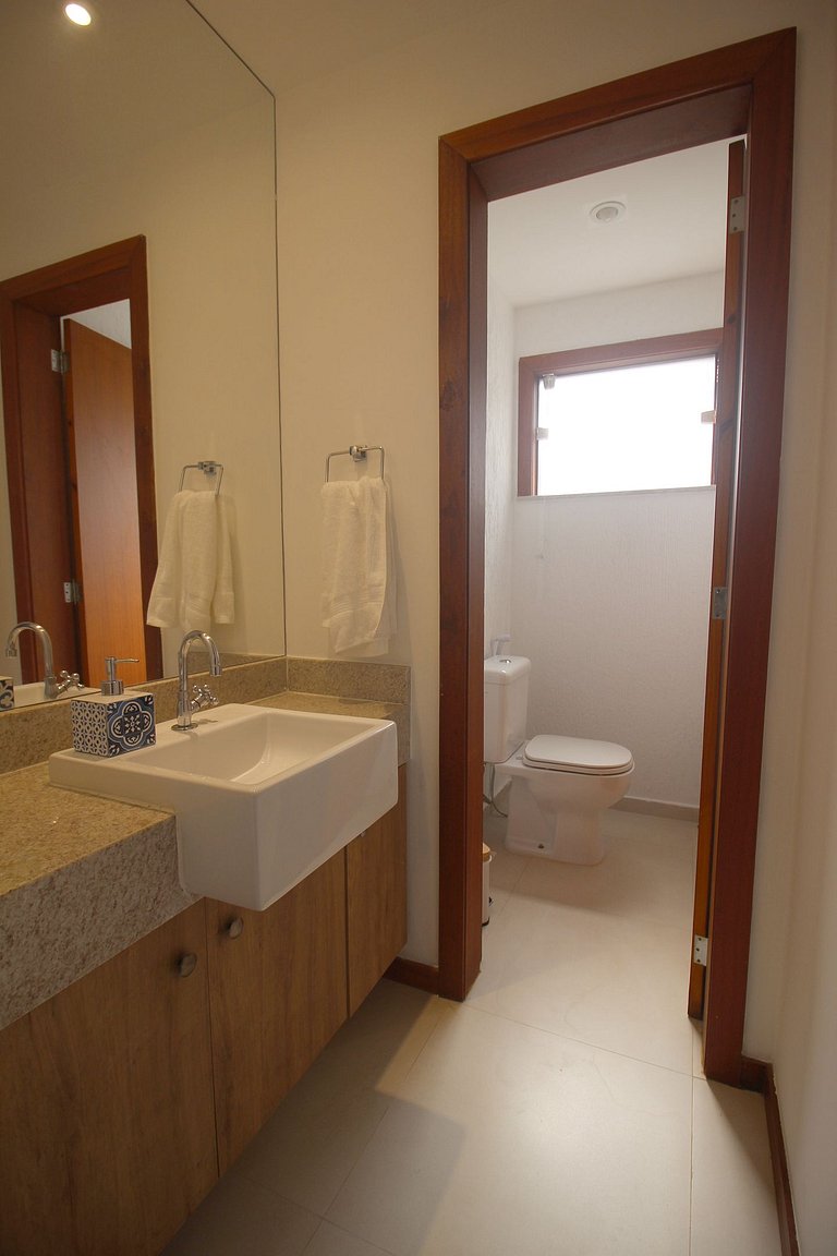 MG56 - Linda casa em condomínio em Manguinhos.
