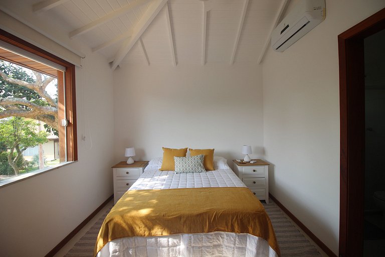 MG56 - Linda casa em condomínio em Manguinhos.