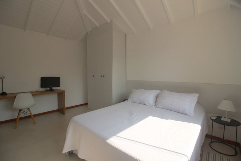 MG56 - Linda casa em condomínio em Manguinhos.