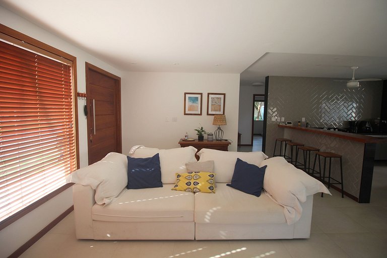 MG56 - Linda casa em condomínio em Manguinhos.