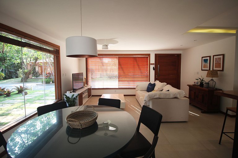 MG56 - Linda casa em condomínio em Manguinhos.