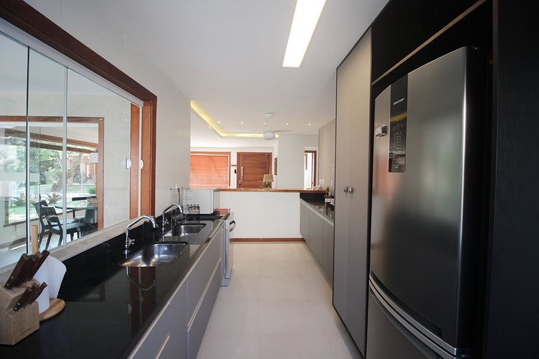 MG56 - Linda casa em condomínio em Manguinhos.