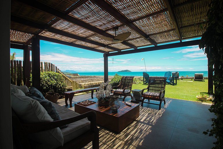 MG46 - Linda casa em condomínio pé na areia