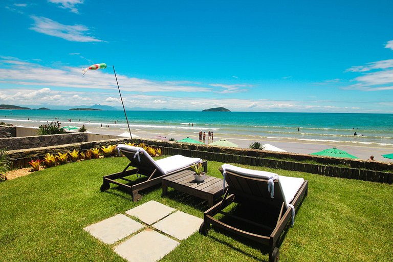 MG46 - Linda casa em condomínio pé na areia