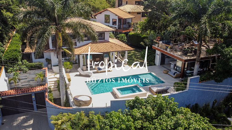 AB88 - Casa com alto lazer e vista para o mar de Búzios