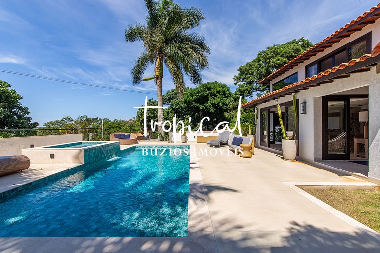 AB88 - Casa com alto lazer e vista para o mar de Búzios