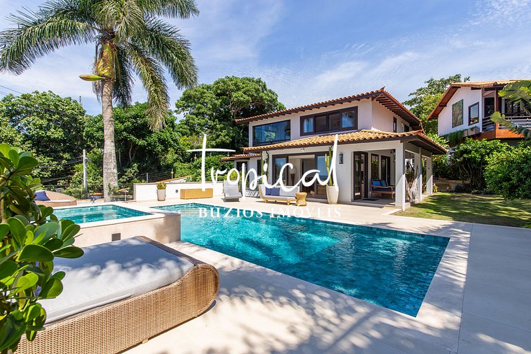 AB88 - Casa com alto lazer e vista para o mar de Búzios