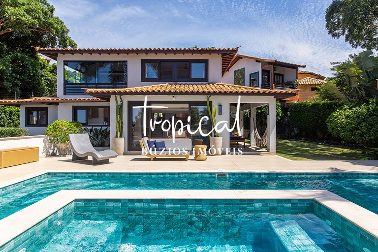 AB88 - Casa com alto lazer e vista para o mar de Búzios