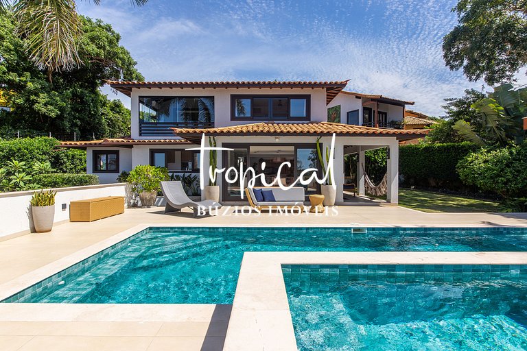 AB88 - Casa com alto lazer e vista para o mar de Búzios