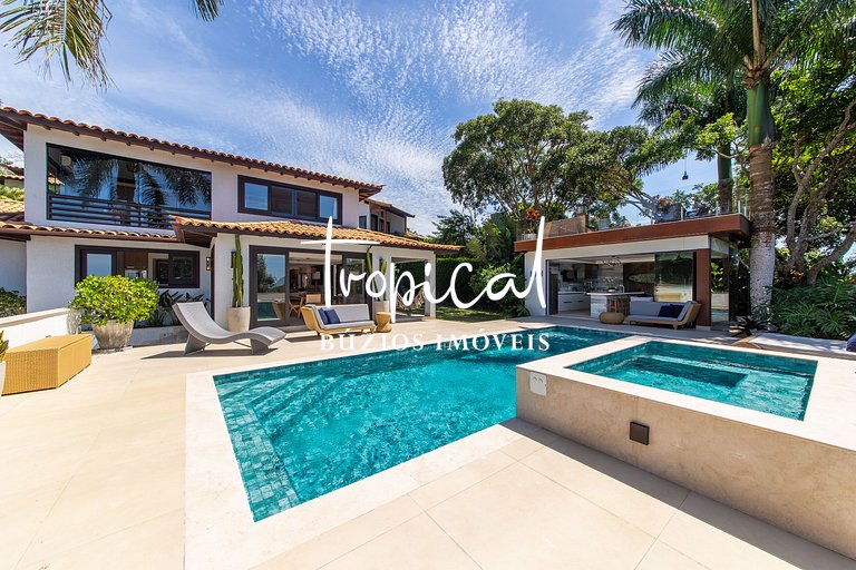 AB88 - Casa com alto lazer e vista para o mar de Búzios