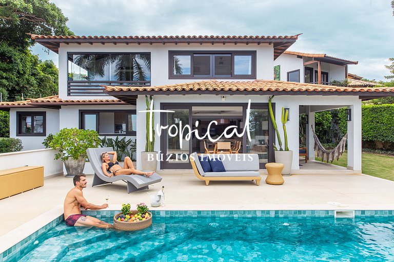 AB88 - Casa com alto lazer e vista para o mar de Búzios