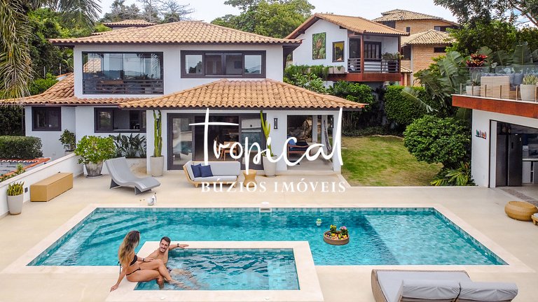 AB88 - Casa com alto lazer e vista para o mar de Búzios