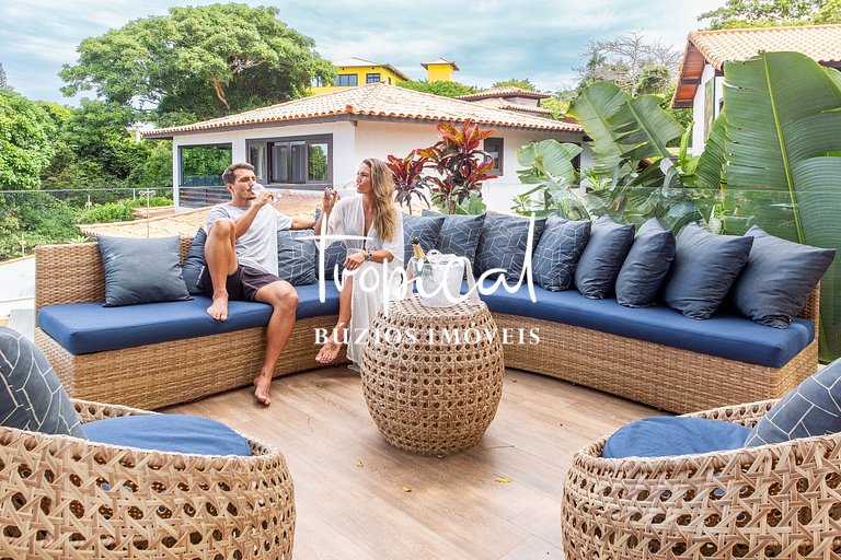 AB88 - Casa com alto lazer e vista para o mar de Búzios