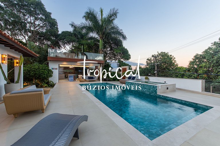 AB88 - Casa com alto lazer e vista para o mar de Búzios