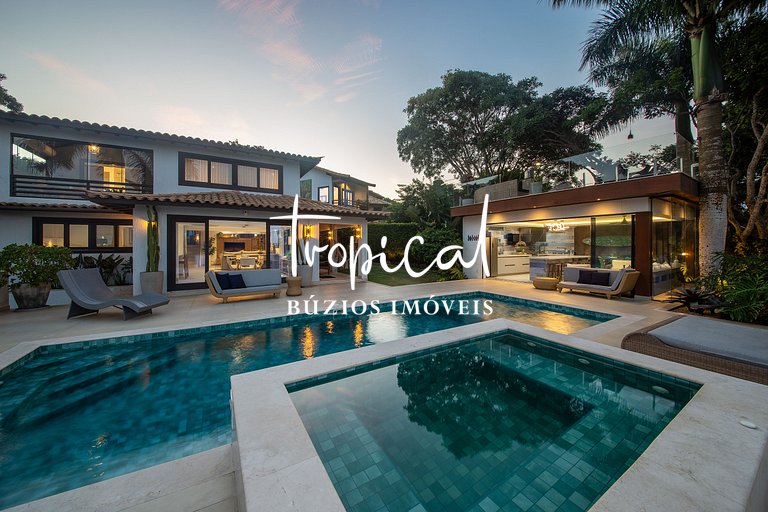 AB88 - Casa com alto lazer e vista para o mar de Búzios