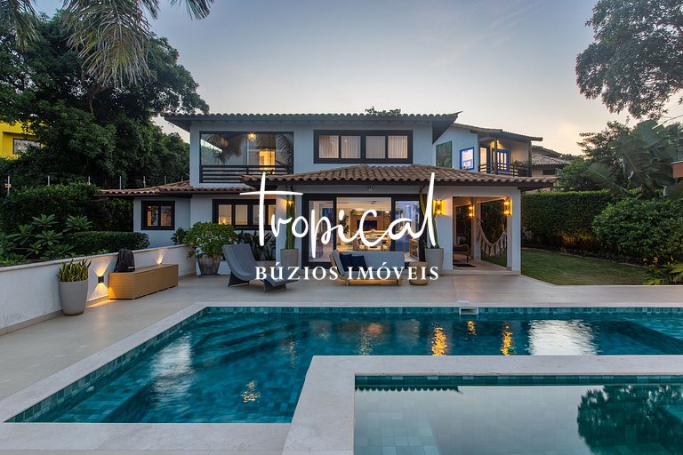 AB88 - Casa com alto lazer e vista para o mar de Búzios