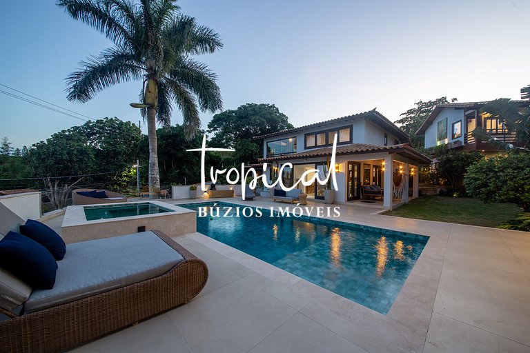 AB88 - Casa com alto lazer e vista para o mar de Búzios