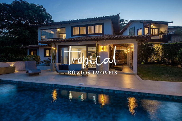 AB88 - Casa com alto lazer e vista para o mar de Búzios