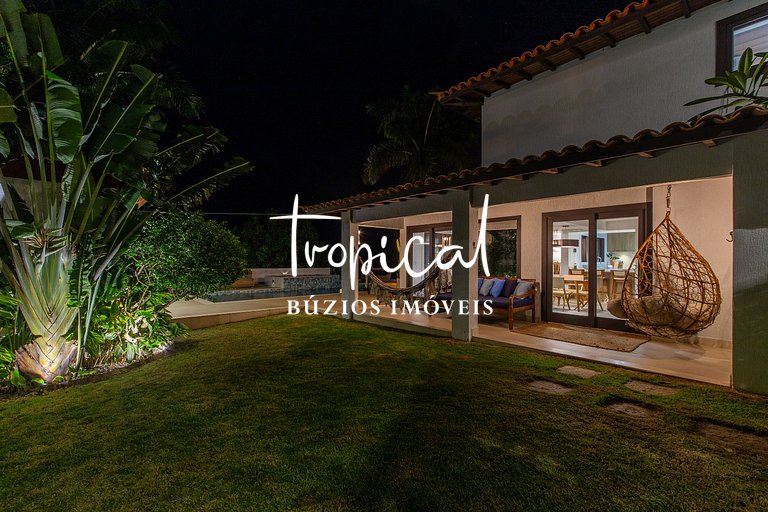 AB88 - Casa com alto lazer e vista para o mar de Búzios