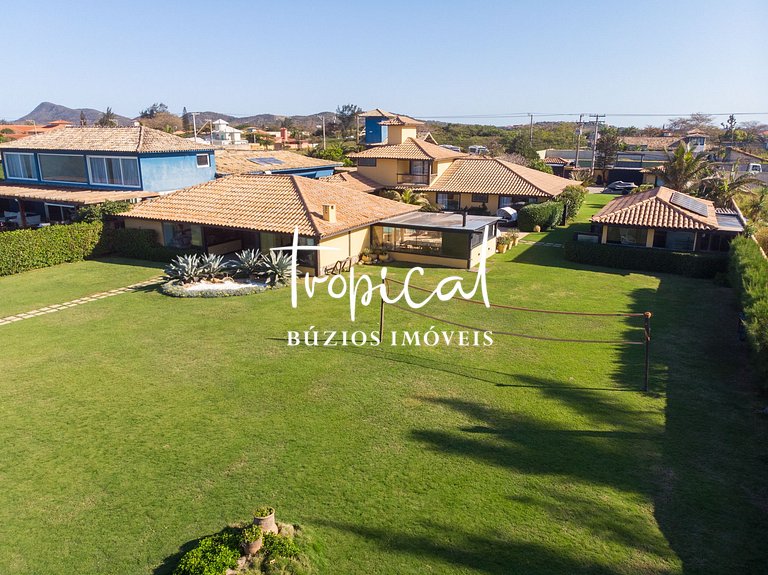 MG86 - Mansão na beira da praia em Búzios