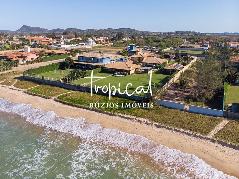 MG86 - Mansão na beira da praia em Búzios