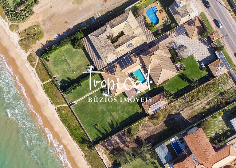 MG86 - Mansão na beira da praia em Búzios