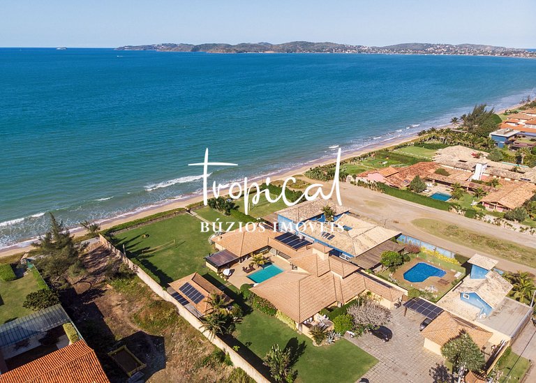 MG86 - Mansão na beira da praia em Búzios