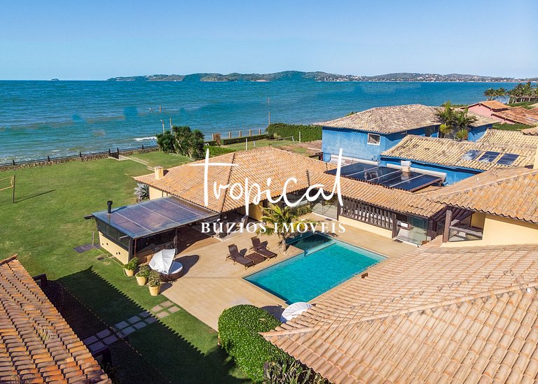 MG86 - Mansão na beira da praia em Búzios