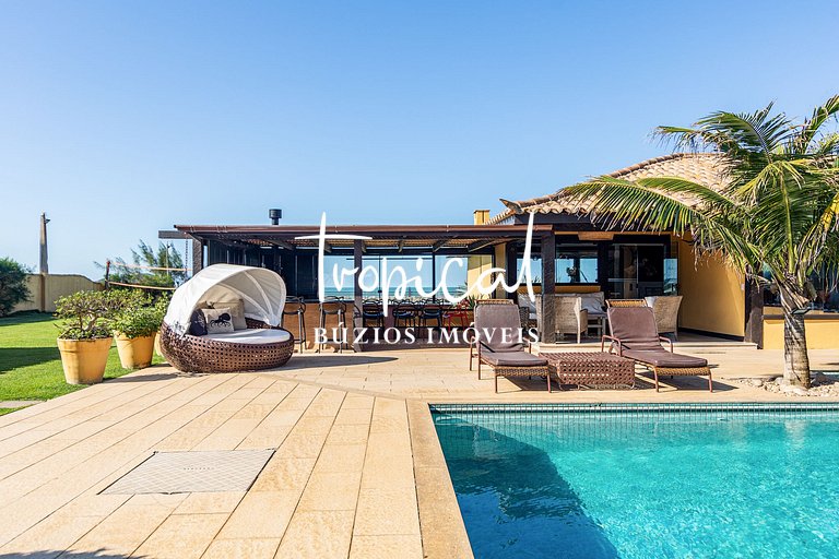 MG86 - Mansão na beira da praia em Búzios