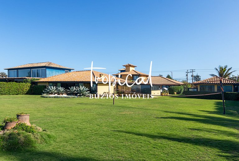 MG86 - Mansão na beira da praia em Búzios