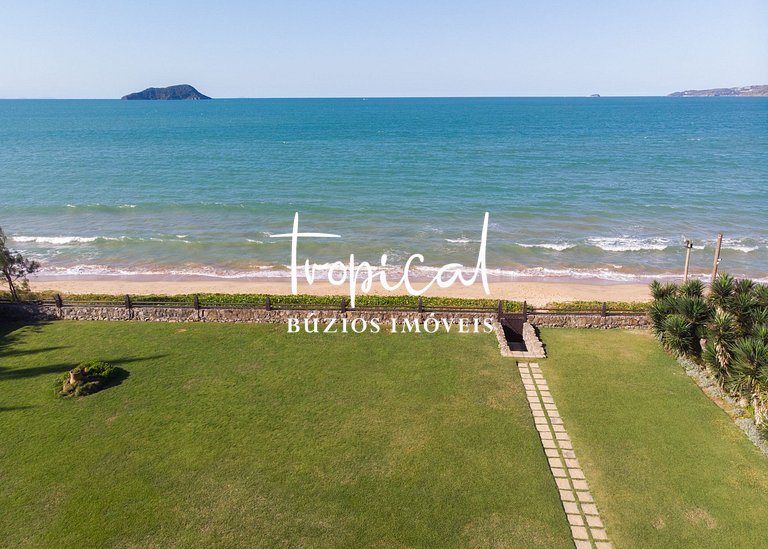 MG86 - Mansão na beira da praia em Búzios