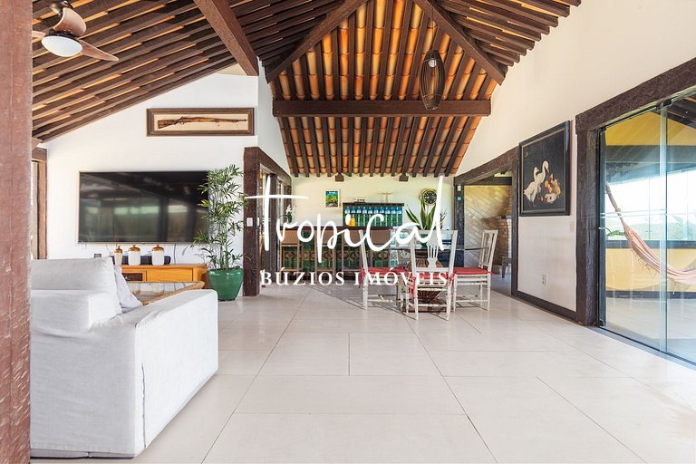 MG86 - Mansão na beira da praia em Búzios