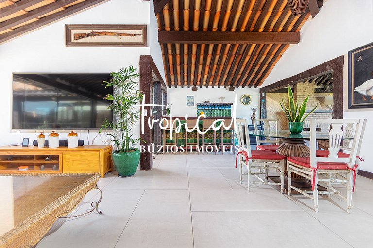 MG86 - Mansão na beira da praia em Búzios