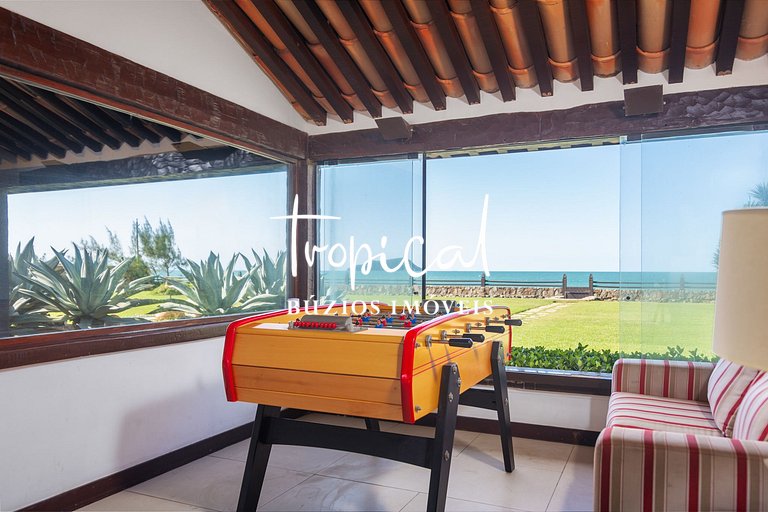 MG86 - Mansão na beira da praia em Búzios