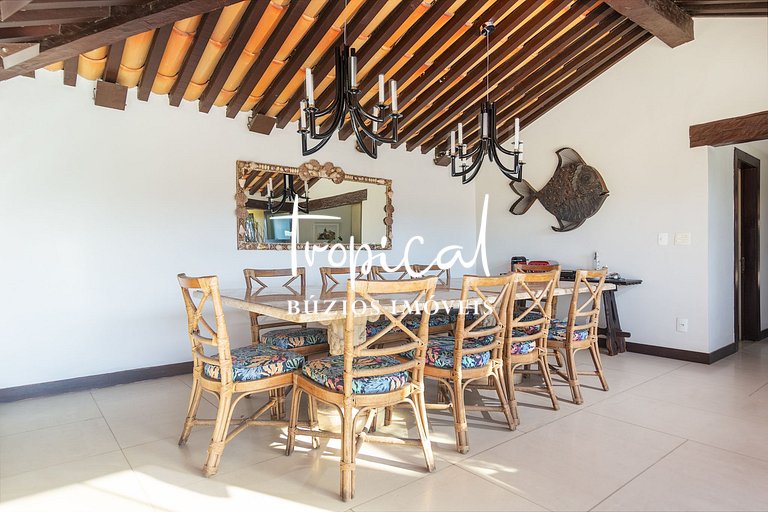 MG86 - Mansão na beira da praia em Búzios