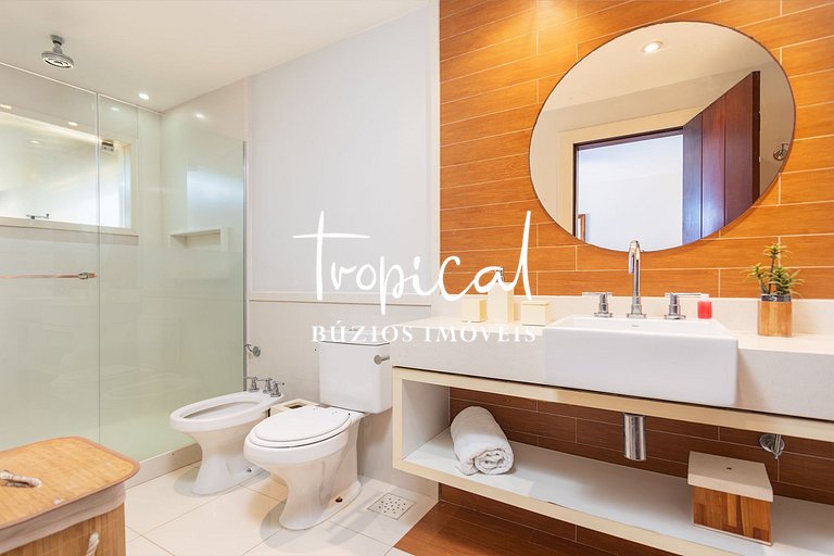 MG86 - Mansão na beira da praia em Búzios