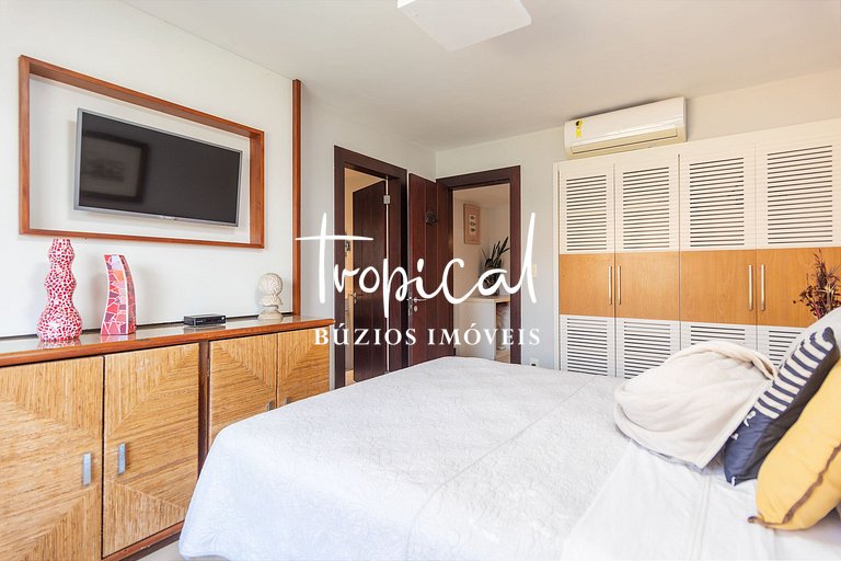 MG86 - Mansão na beira da praia em Búzios