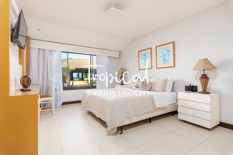 MG86 - Mansão na beira da praia em Búzios