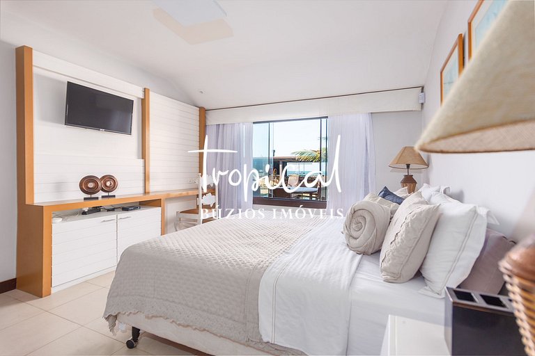 MG86 - Mansão na beira da praia em Búzios