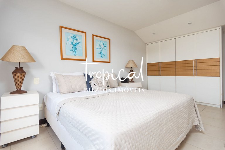 MG86 - Mansão na beira da praia em Búzios