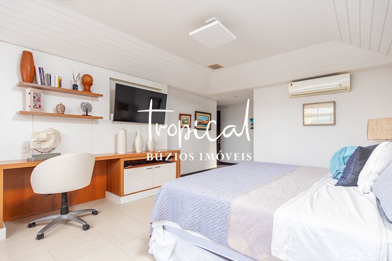 MG86 - Mansão na beira da praia em Búzios