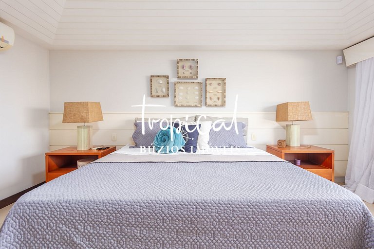 MG86 - Mansão na beira da praia em Búzios