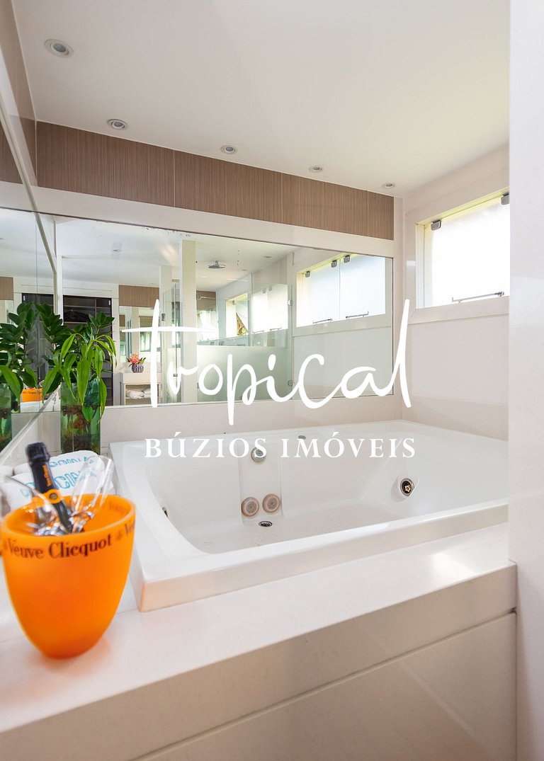 MG86 - Mansão na beira da praia em Búzios