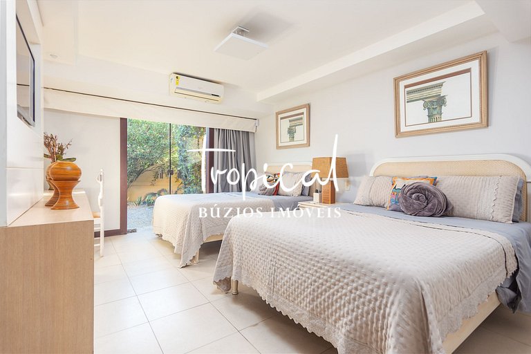 MG86 - Mansão na beira da praia em Búzios