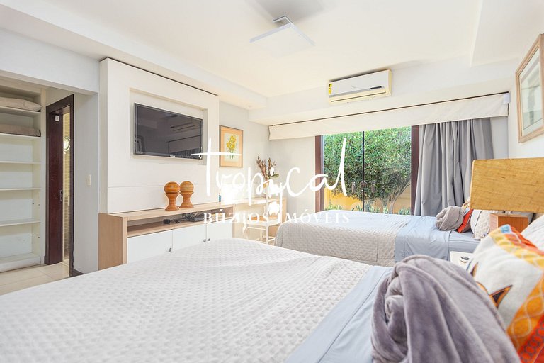 MG86 - Mansão na beira da praia em Búzios