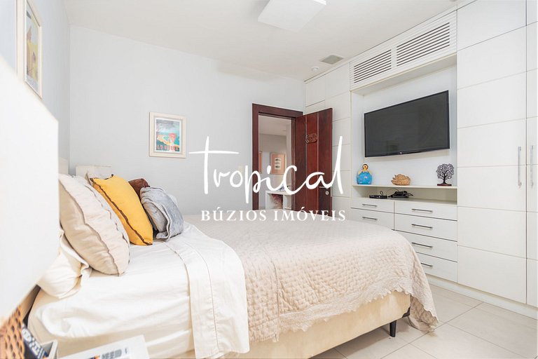 MG86 - Mansão na beira da praia em Búzios